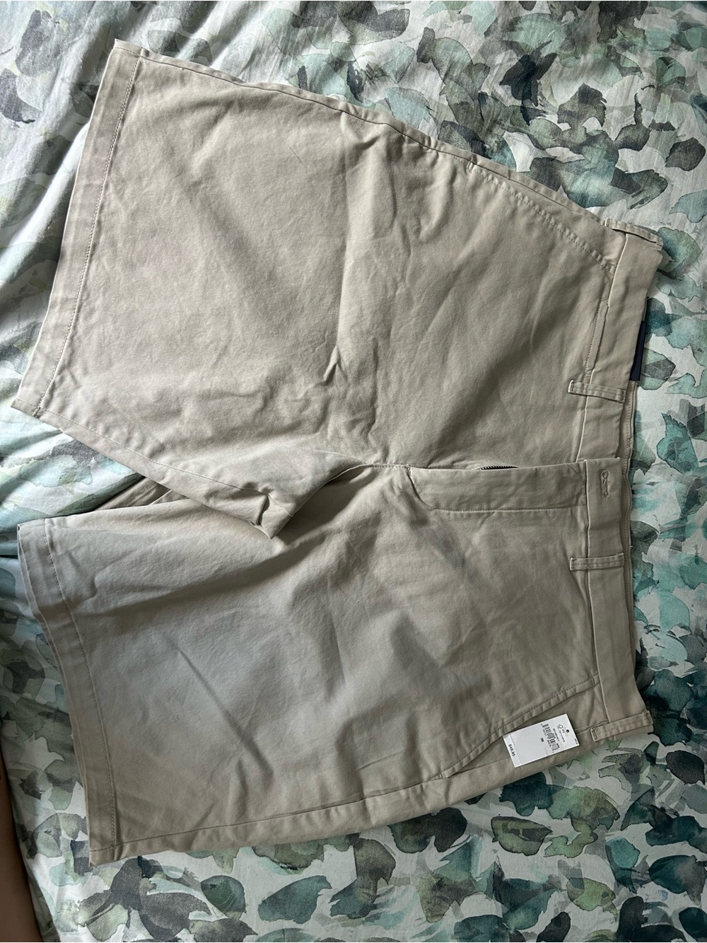 GAP Men's Flat-Front Chino Shorts — Khaki